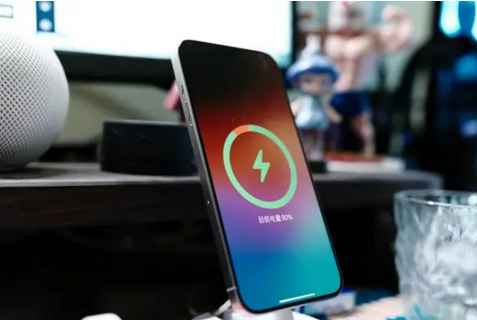 阳西苹果15换屏服务分享用什么充电器给iPhone15充电更好 